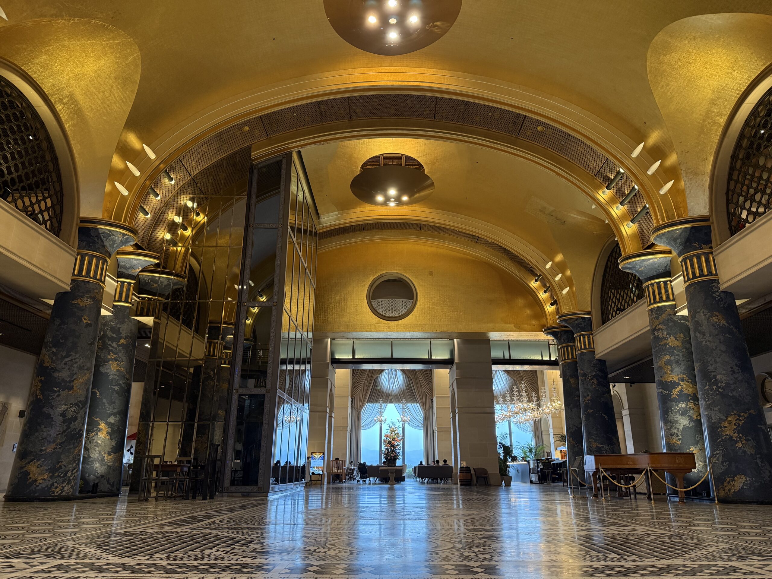 ホテル川久 CASA D'ORO サロン風景